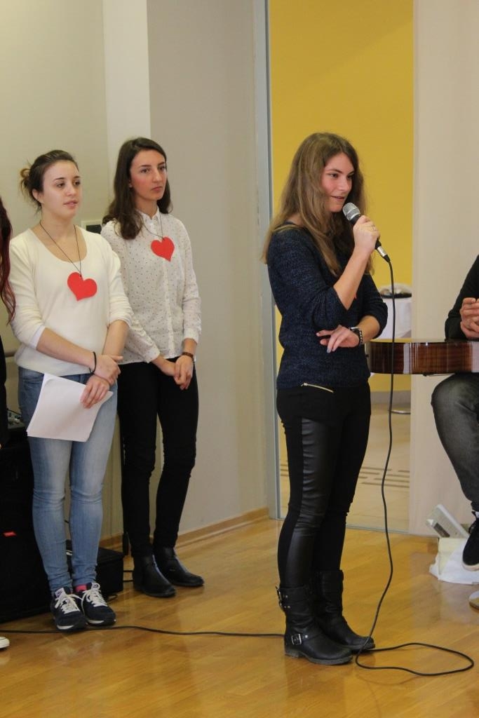 Ivona Flego, učenica III.d razreda, recitirala je poeziju „Jubav“ kojom je osvojila natječaj za književne radove na čakavskom dijalektu učenika srednjih škola RH